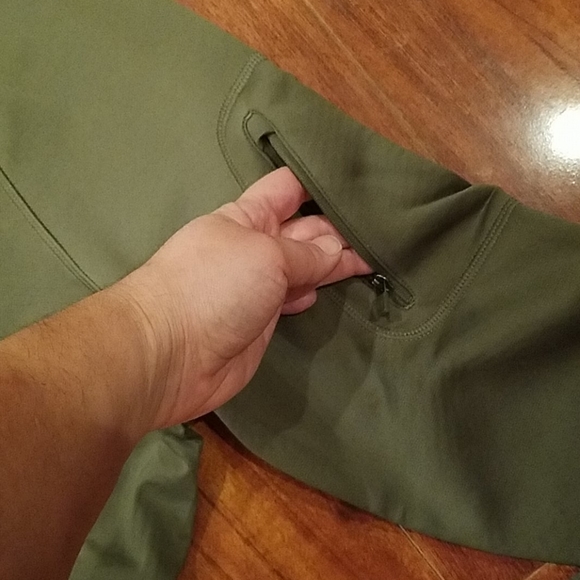 NWT size L Under Armour 1/4 zip pullover - Picture 6 of 11